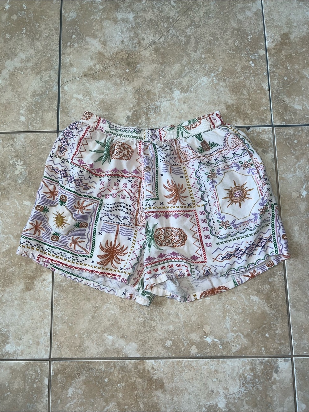 Cream Tropical Print Elastic-Waist Athletic Shorts